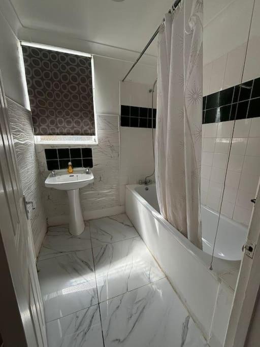 East London 2 Bedroom Flat Luaran gambar