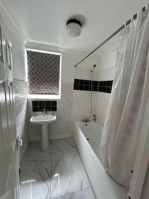 East London 2 Bedroom Flat Luaran gambar