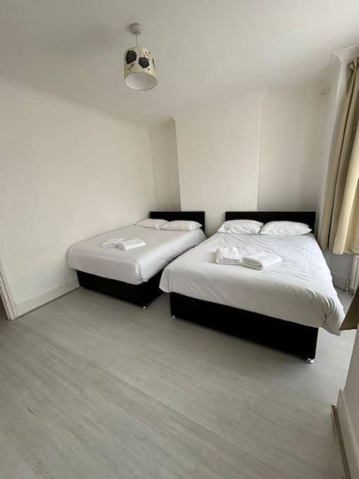 East London 2 Bedroom Flat Luaran gambar