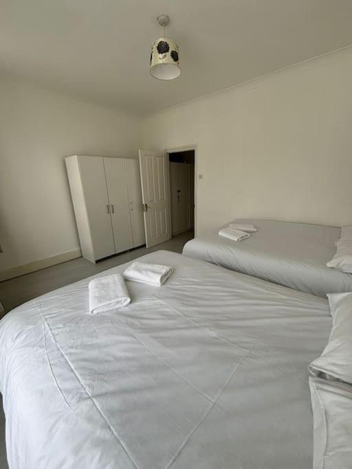 East London 2 Bedroom Flat Luaran gambar