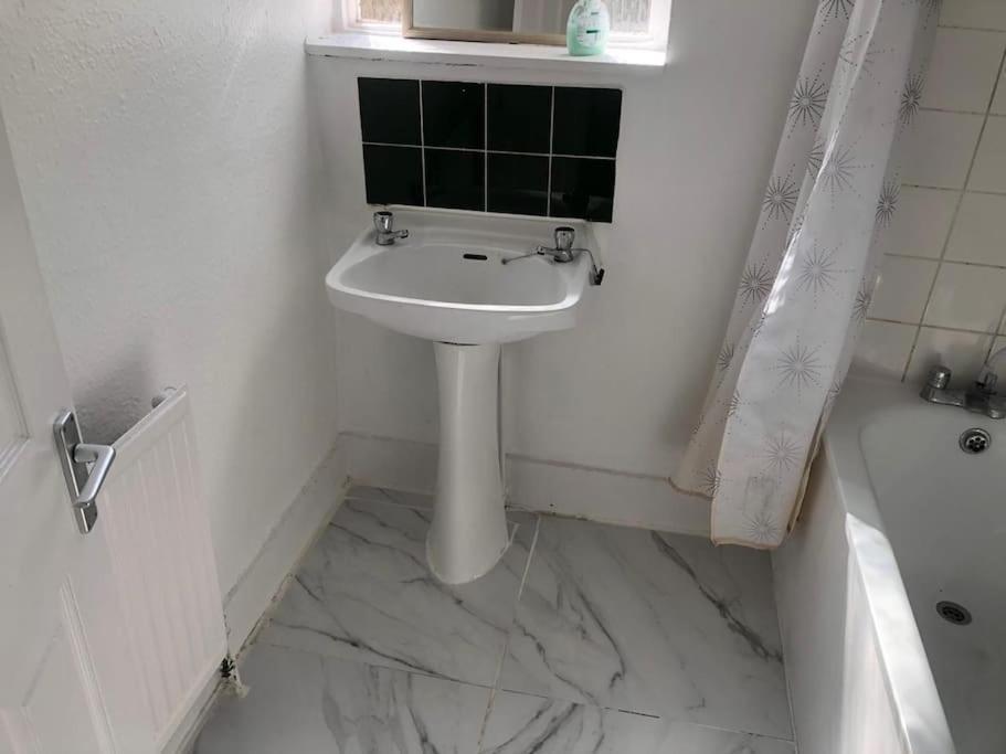 East London 2 Bedroom Flat Luaran gambar