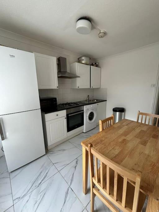 East London 2 Bedroom Flat Luaran gambar